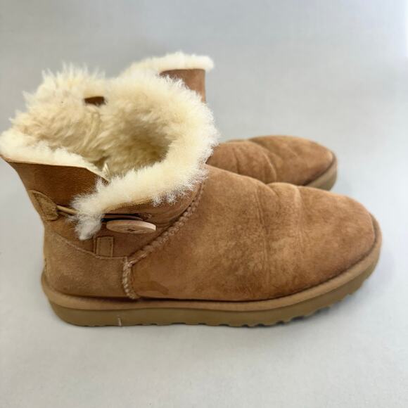 UGG Mini Bailey Button II in Chestnut US Size 8 Euro 39 ankle. Boot sheepskin - Picture 13 of 16
